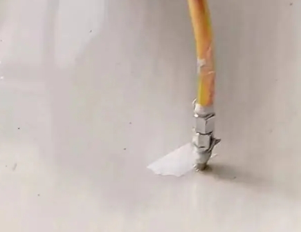 永寿瓷砖空鼓维修公司专业解答在瓷砖铺贴过程中，如果使用的砂料过粗（如全部使用了粗砂），可能会导致以下问题